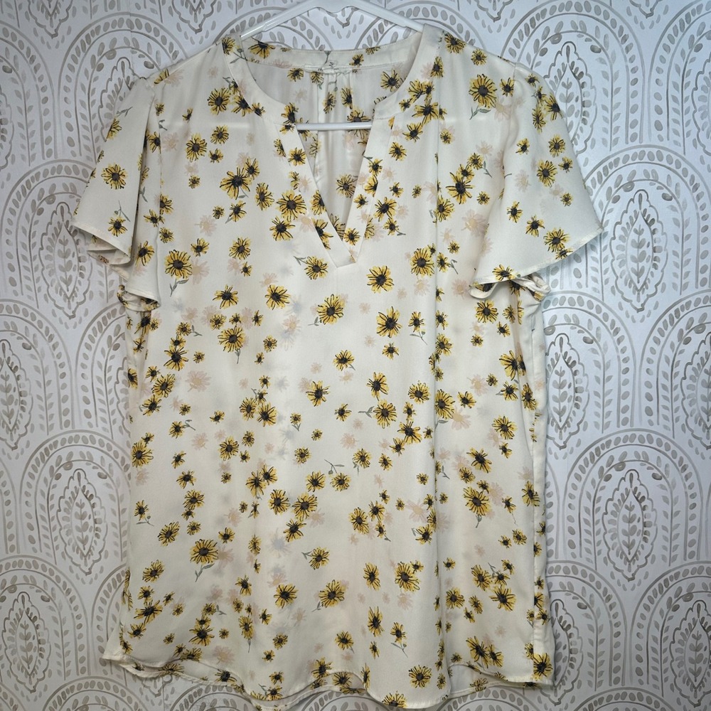 Maurices‎ Yellow Daisy Print V Neck Flutter Sleeve Blouse Top Women's Medium